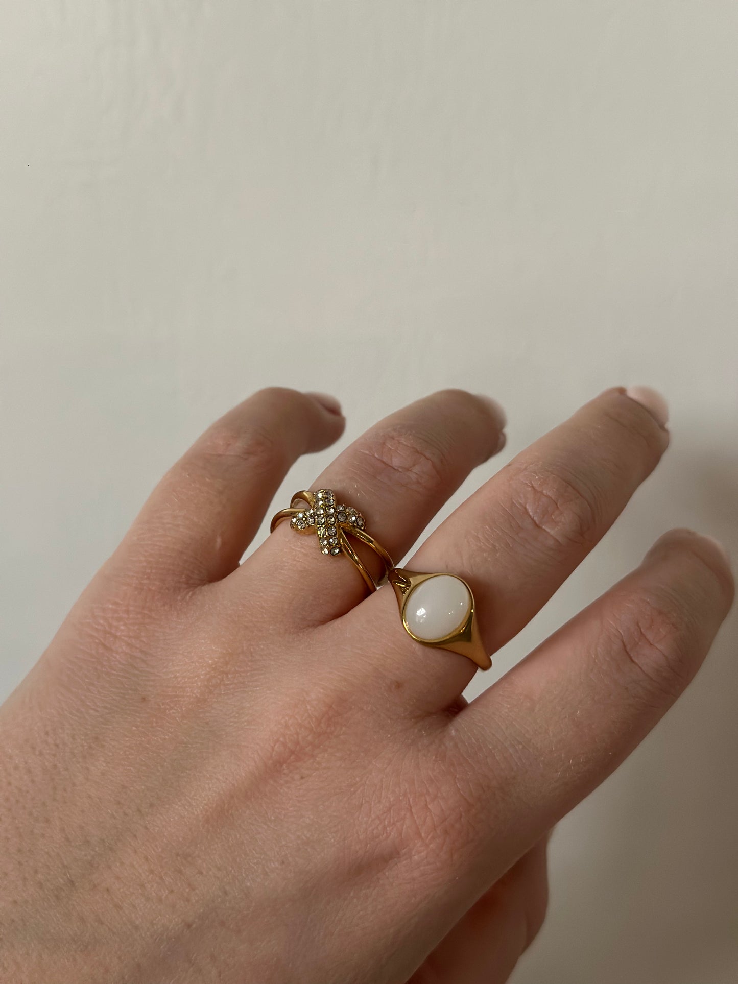 Ring White Stone