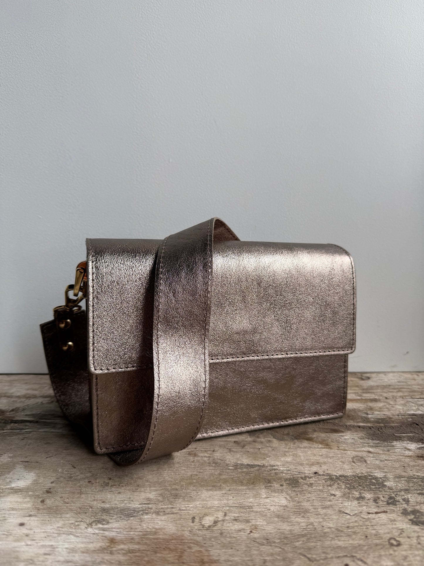Amber Bag Metallic Bronze
